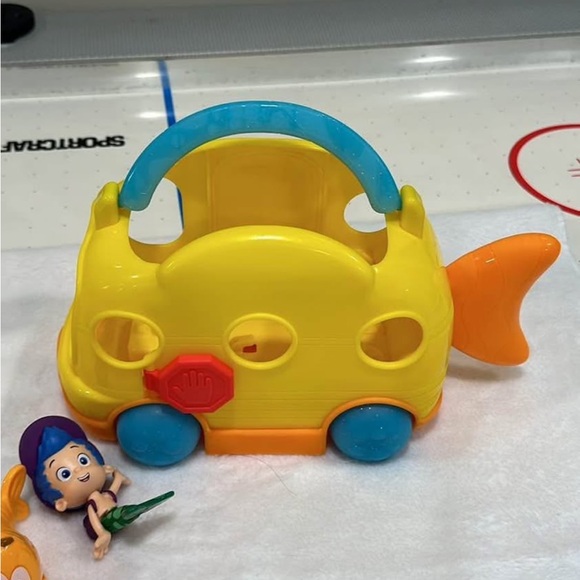 Bubble Guppies Colorful Underwater Adventure Playset. One bus with figurines, - Picture 4 of 10